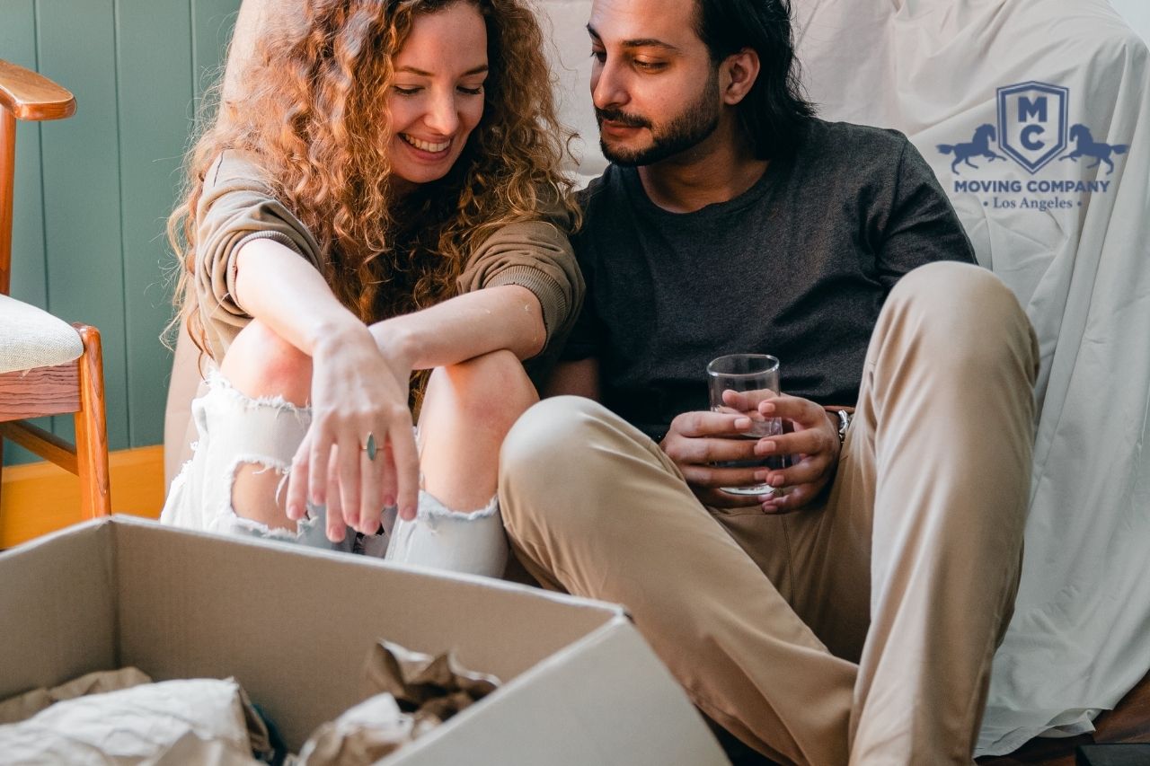 How to pack glass shelves for moving