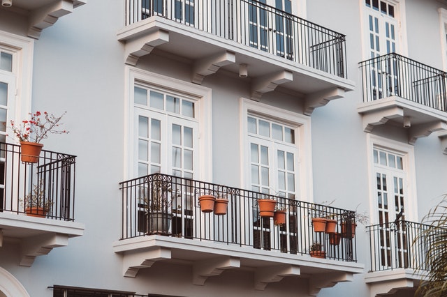 How to Move Furniture Into a Second Floor Apartment: Best Practices